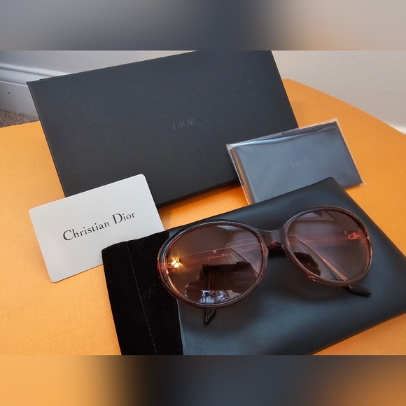 DIOR Sunglasses FULL INCLUSION with Case, Box, CD Card, CD Cloth, And COA - Picture 2 of 11
